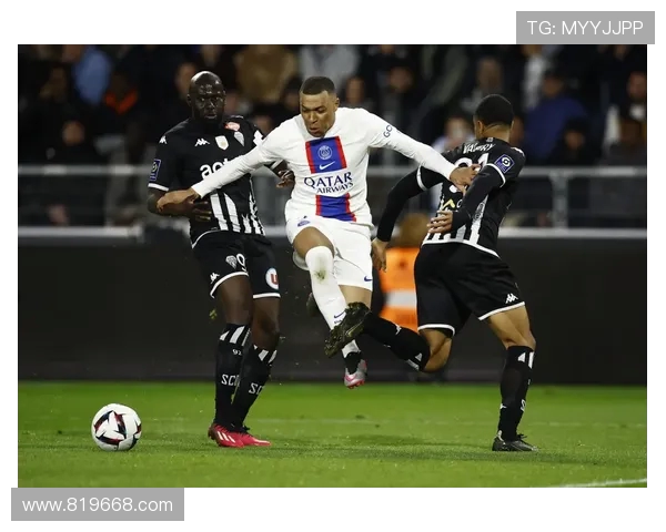 巴黎圣日耳曼与马赛激战即将上演 法甲经典对决引爆足球热潮