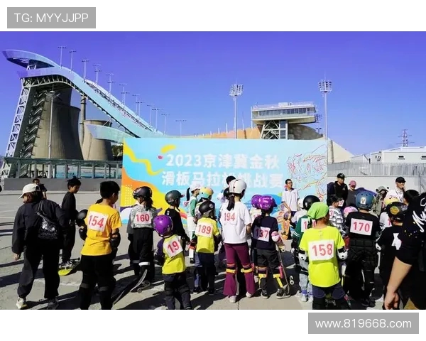 南京城市马拉松精彩点评滑板队节奏表现引发热议与关注